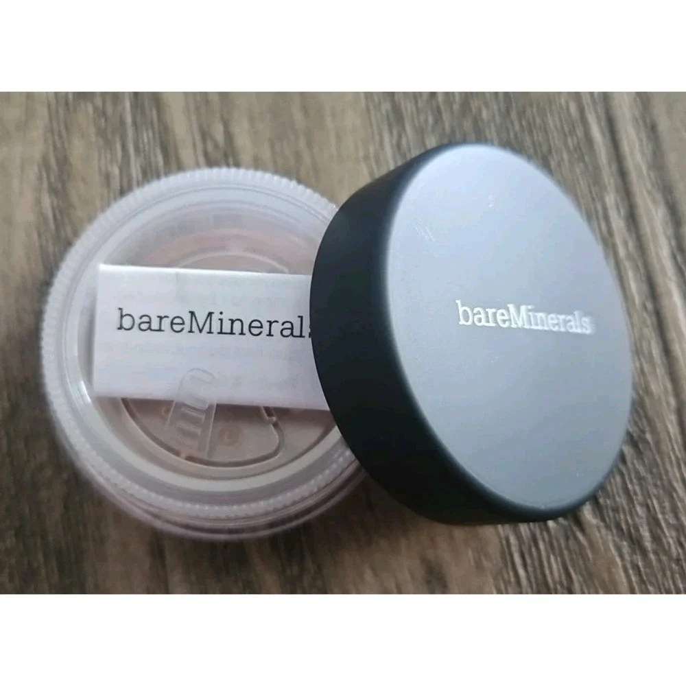 bareMinerals CHIC RADIANCE All Over Face Color .03 oz./.85 g Loose Powder New